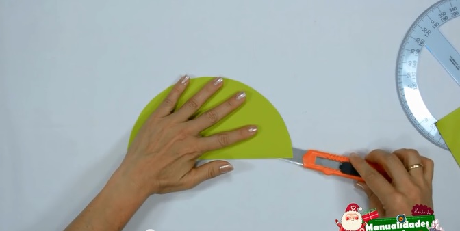 Tarjeta navideña con forma de pino 2
